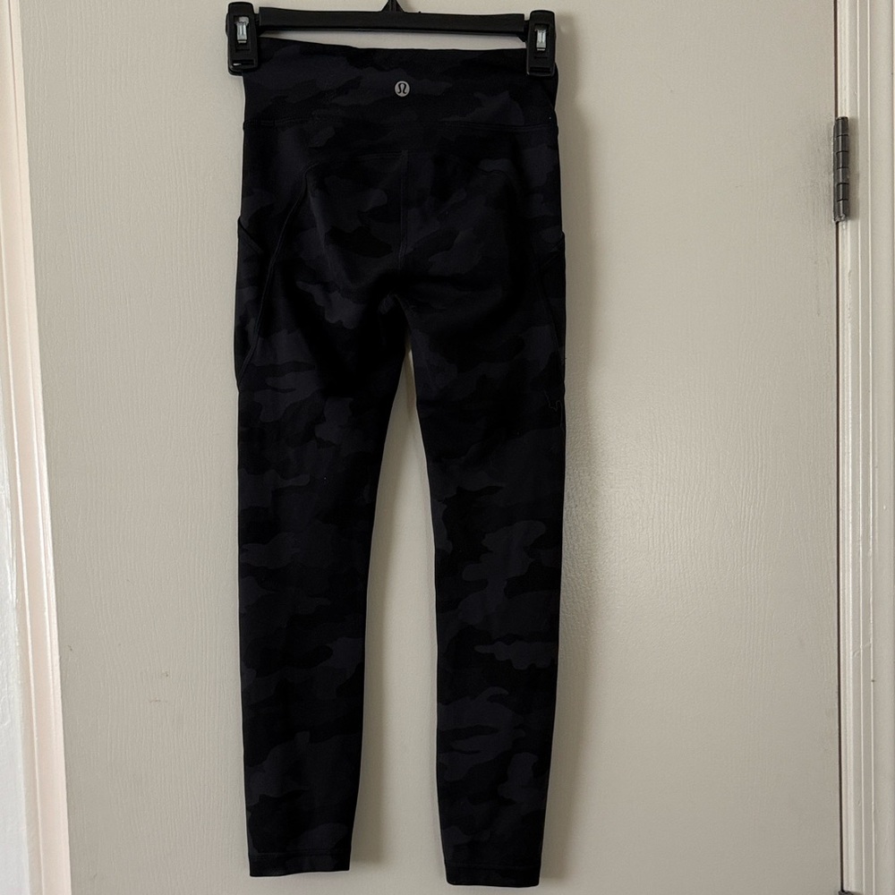 Lulu Lemon Black Camouflage Leggings size 2